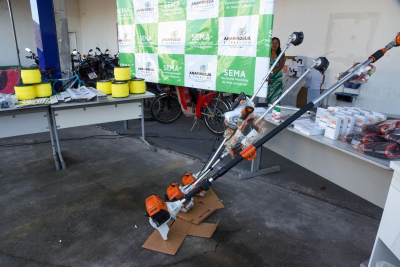 Ato de entrega de equipamentos e móveis para SEMA por meio de compensação ambiental
