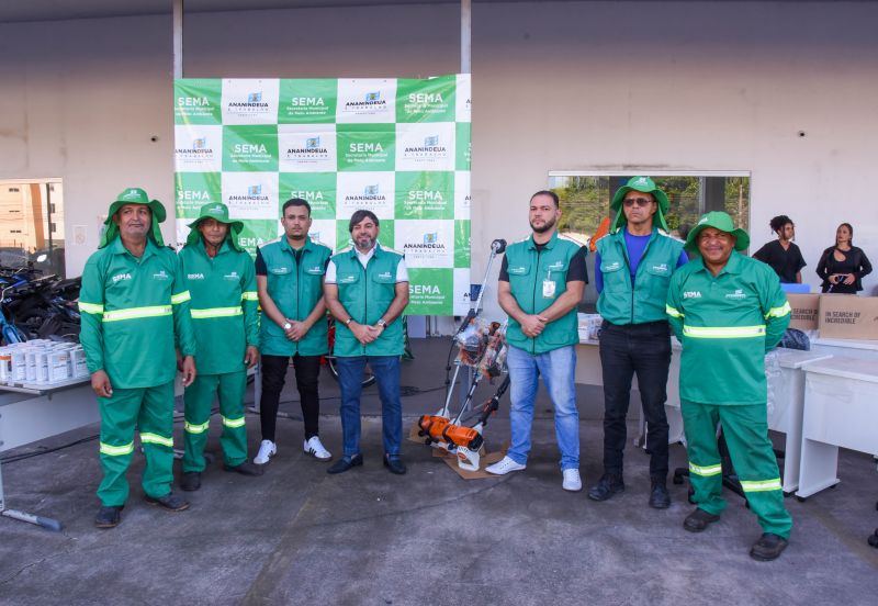 Ato de entrega de equipamentos e móveis para SEMA por meio de compensação ambiental
