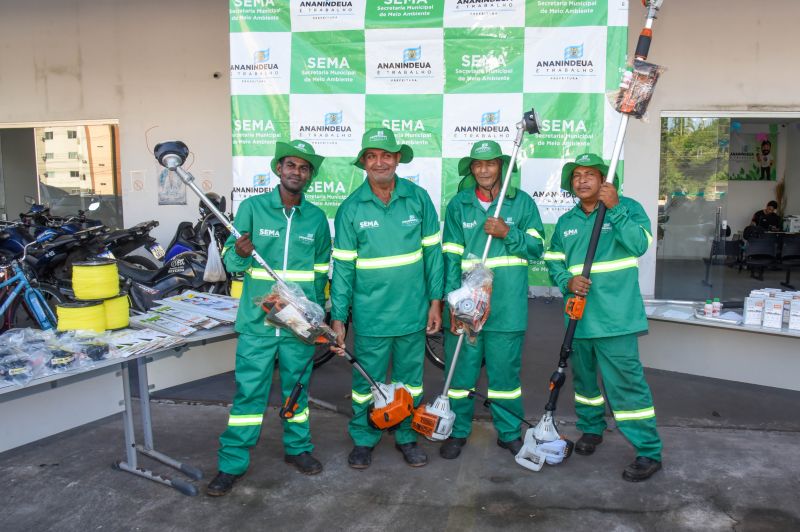 Ato de entrega de equipamentos e móveis para SEMA por meio de compensação ambiental