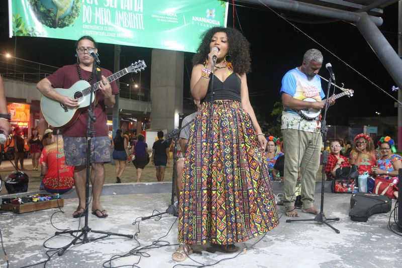 Ação de Combate á Emergência Climática por Meio da Cultura na praça Bíblia