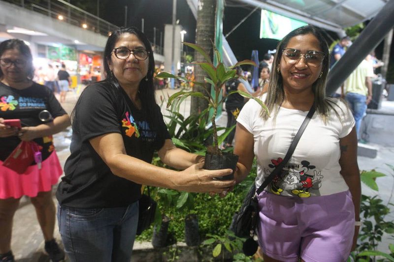 Ação de Combate á Emergência Climática por Meio da Cultura na praça Bíblia
