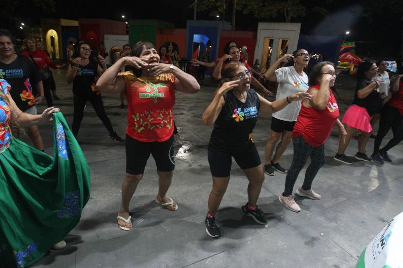 Ação de Combate á Emergência Climática por Meio da Cultura na praça Bíblia