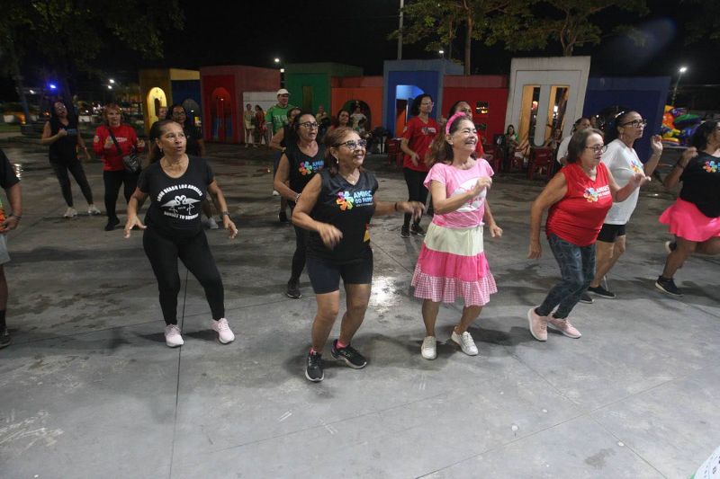 Ação de Combate á Emergência Climática por Meio da Cultura na praça Bíblia