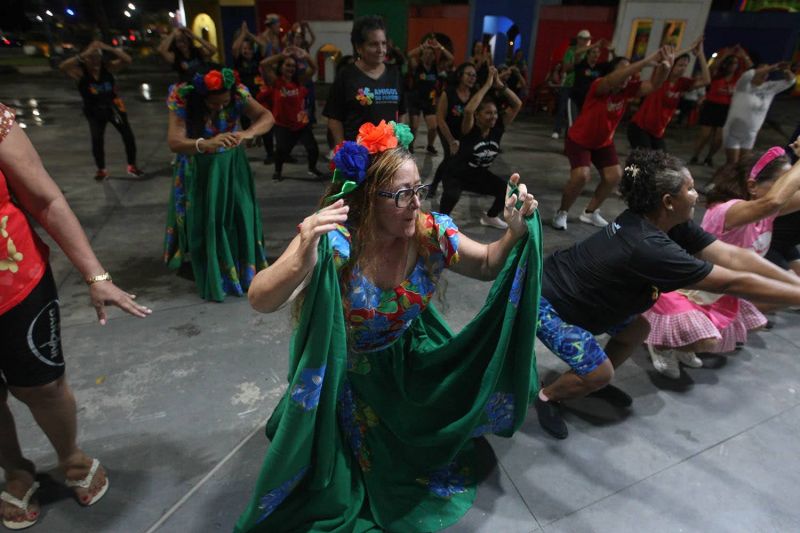Ação de Combate á Emergência Climática por Meio da Cultura na praça Bíblia