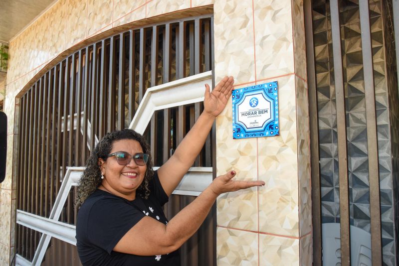 Entrega de casa reformada através do Programa Morar Bem, na rua das Castanheiras no Floresta Park