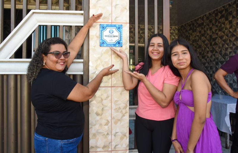 Entrega de casa reformada através do Programa Morar Bem, na rua das Castanheiras no Floresta Park