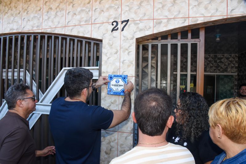 Entrega de casa reformada através do Programa Morar Bem, na rua das Castanheiras no Floresta Park