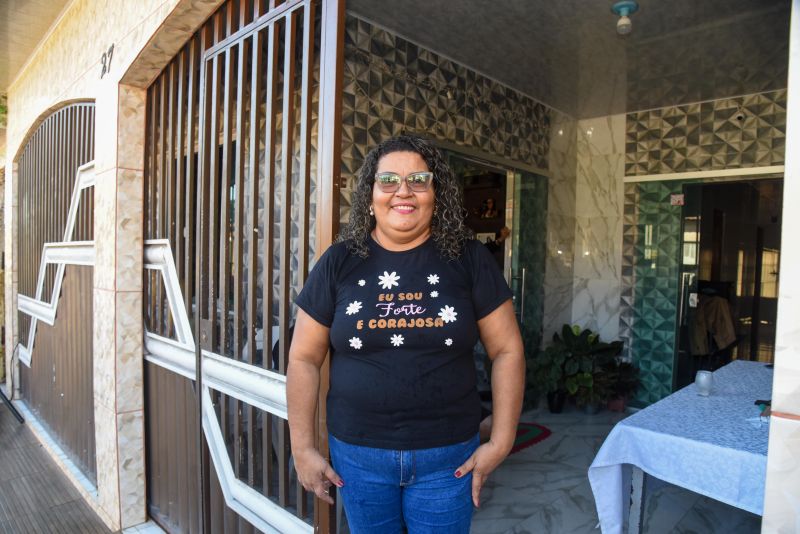 Entrega de casa reformada através do Programa Morar Bem, na rua das Castanheiras no Floresta Park
