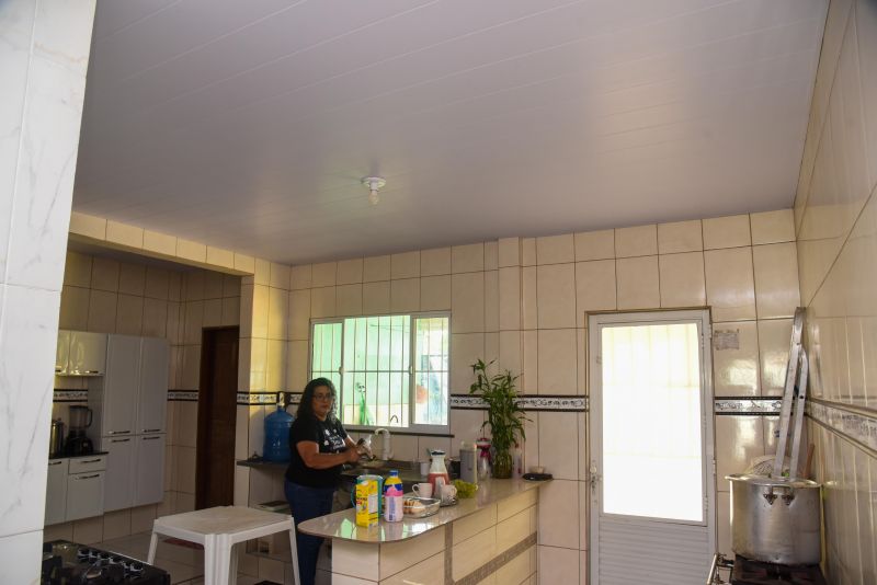 Entrega de casa reformada através do Programa Morar Bem, na rua das Castanheiras no Floresta Park