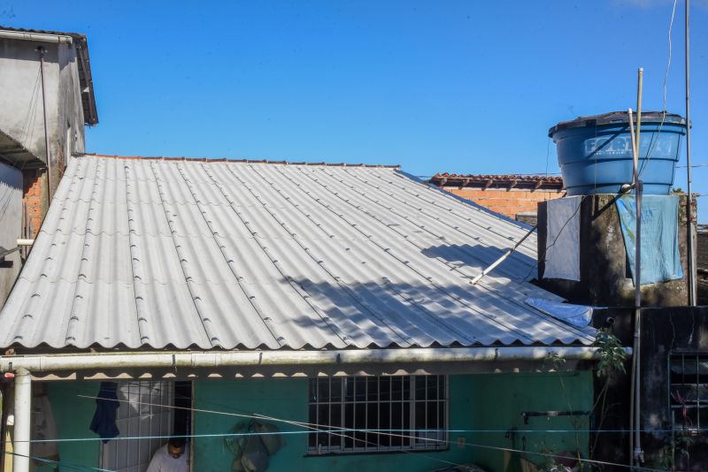 Entrega de casa reformada através do Programa Morar Bem, na rua das Castanheiras no Floresta Park