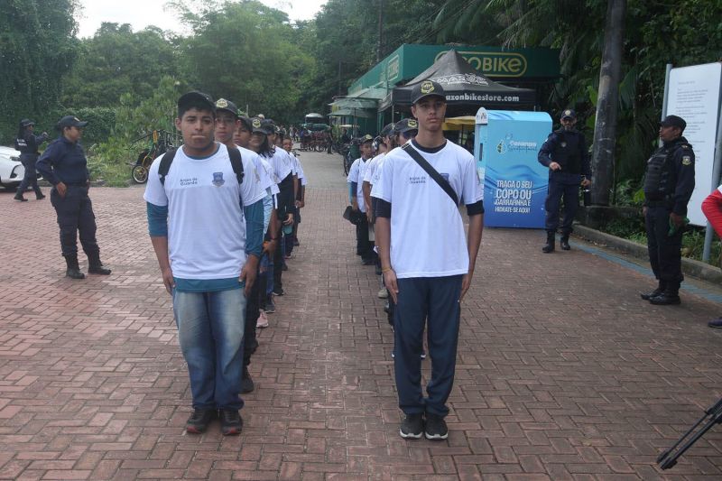Guarda Municipal com Projeto Anjos da Guarda no parque Curió Utinga