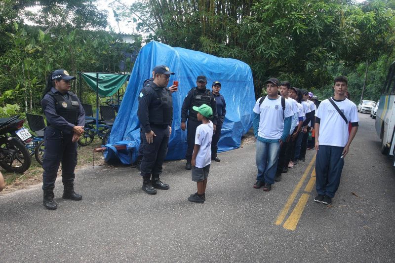Guarda Municipal com Projeto Anjos da Guarda no parque Curió Utinga
