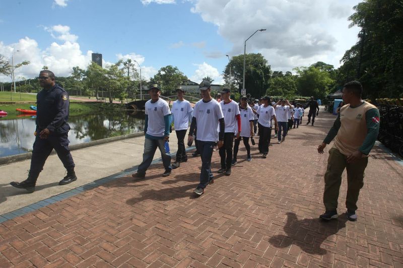 Guarda Municipal com Projeto Anjos da Guarda no parque Curió Utinga