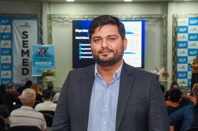 Apresentação de Metodologia para Elaboração do Plano Plurianual no Auditório da SEMED