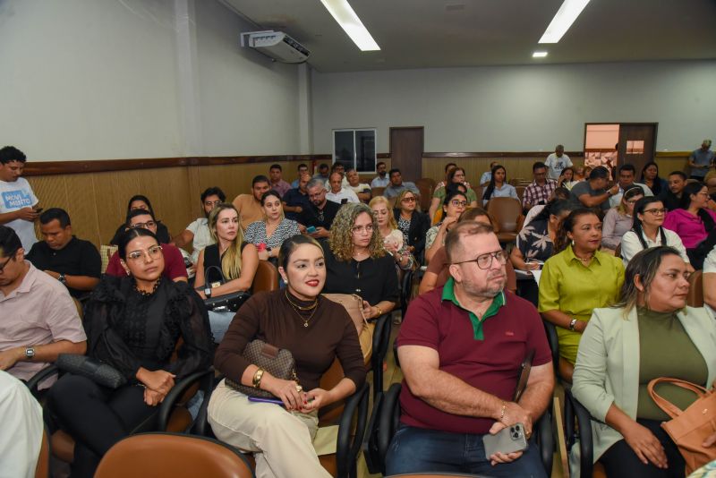 Apresentação de Metodologia para Elaboração do Plano Plurianual no Auditório da SEMED