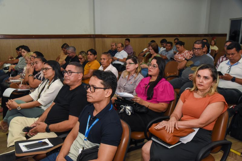 Apresentação de Metodologia para Elaboração do Plano Plurianual no Auditório da SEMED