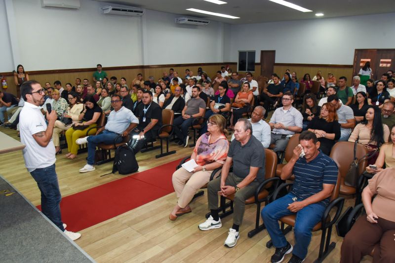 Apresentação de Metodologia para Elaboração do Plano Plurianual no Auditório da SEMED
