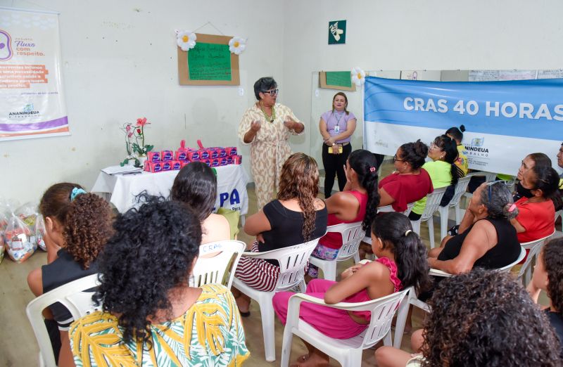 Entrega de Apoio Alimentar e 20 kits Fluxo com Respeito no CRAS 40 Horas