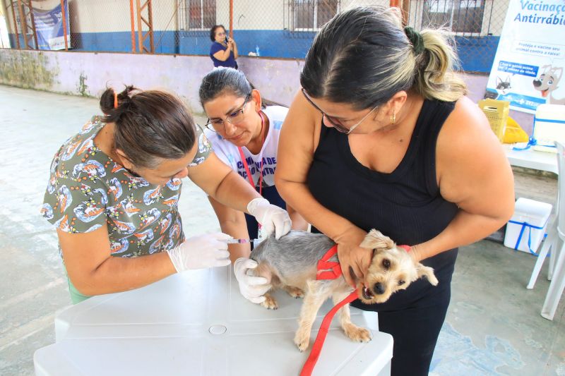Ação Vet Ananin ao lado do CRAS 40H