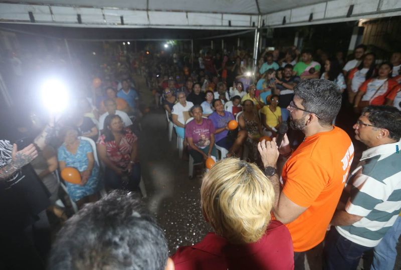 Entrega de Títulos de Propriedade na Comunidade Cristo Rei no bairro 40 Horas