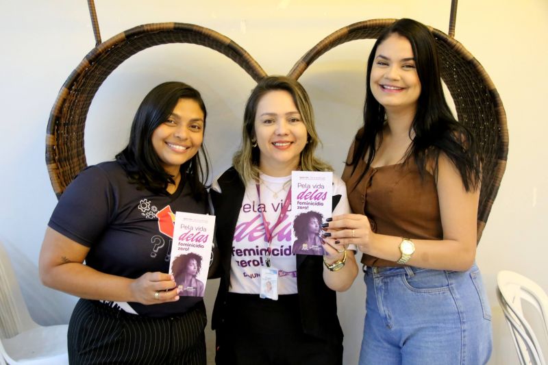 Palestra alusiva ao agosto lilás no auditório do colégio Intelectual