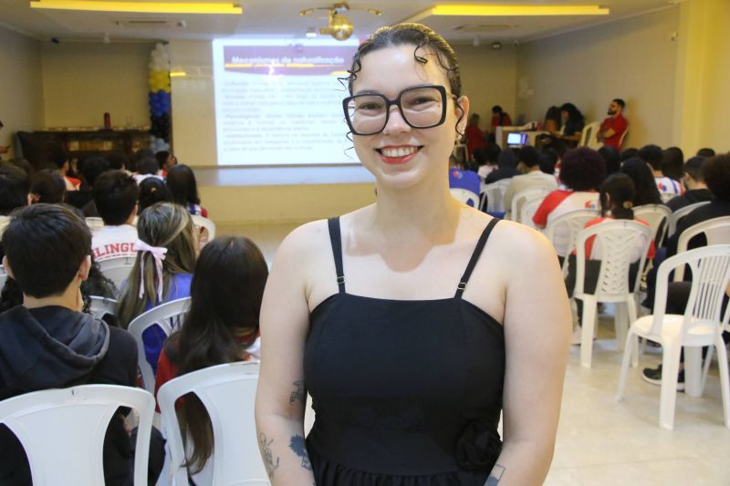 Palestra alusiva ao agosto lilás no auditório do colégio Intelectual