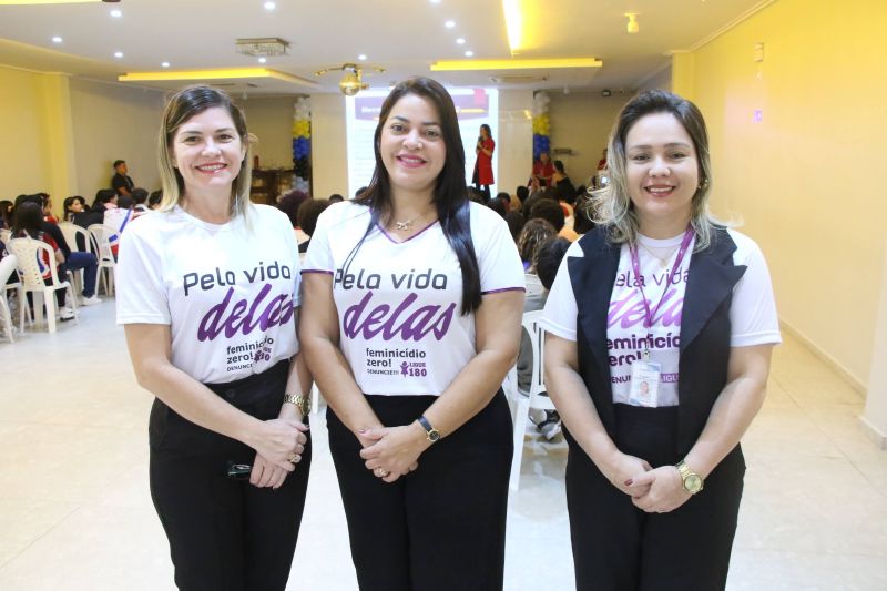 Palestra alusiva ao agosto lilás no auditório do colégio Intelectual