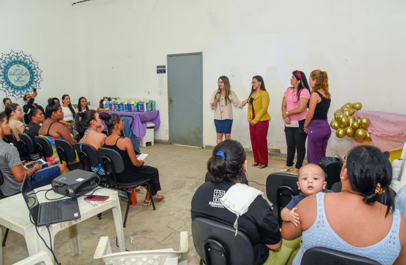 Ação agosto dourado no CRAS Estrela Ananin no conjunto Júlia Seffer