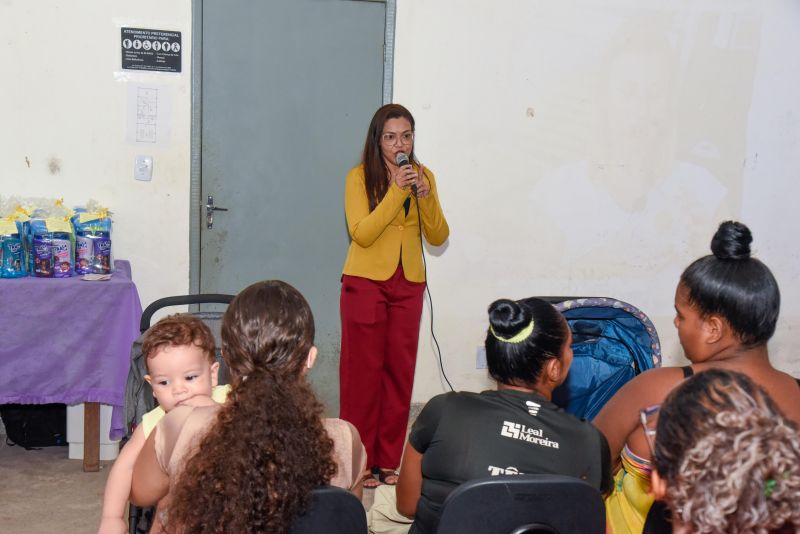 Ação agosto dourado no CRAS Estrela Ananin no conjunto Júlia Seffer
