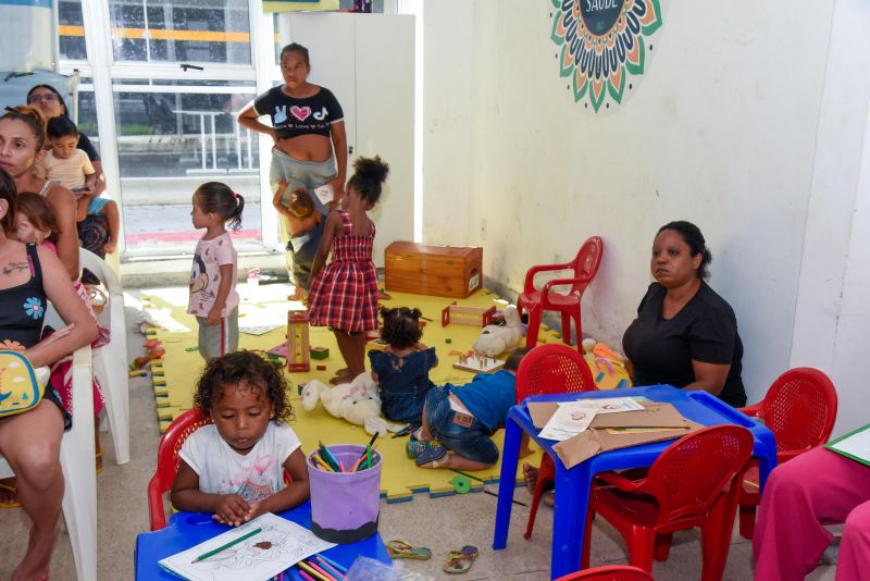 Ação agosto dourado no CRAS Estrela Ananin no conjunto Júlia Seffer