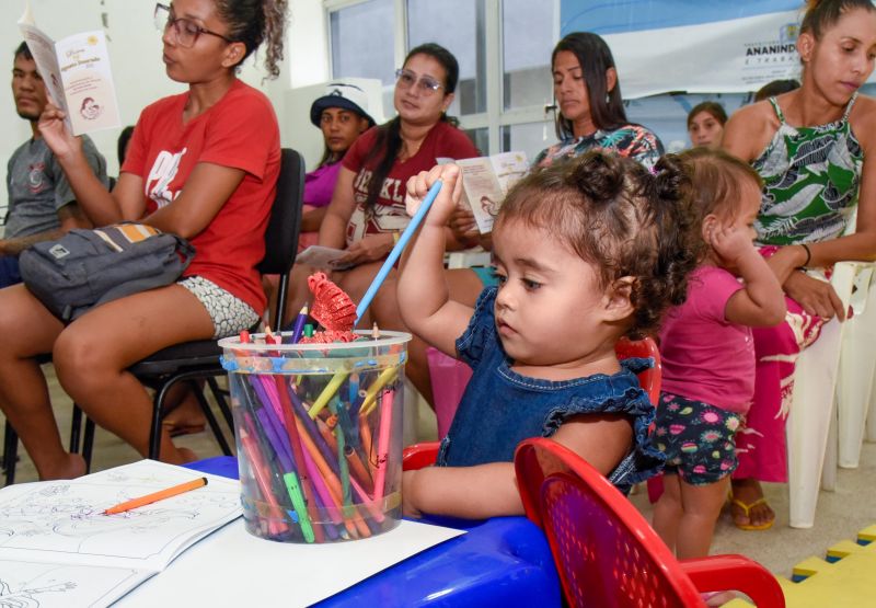 Ação agosto dourado no CRAS Estrela Ananin no conjunto Júlia Seffer