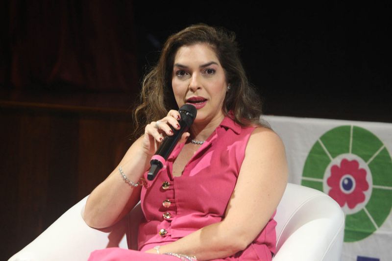 Cine Maria da Penha e Agosto Lilás no teatro Municipal