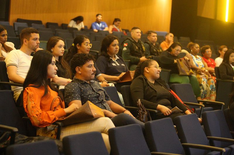 Cine Maria da Penha e Agosto Lilás no teatro Municipal