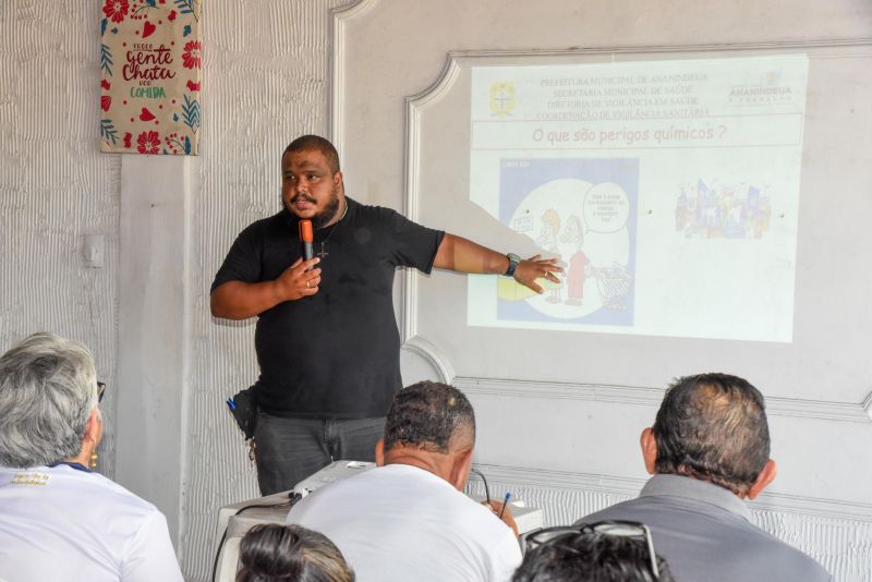 Imagens do curso de manipulação de alimentos no canteiro do PAAR