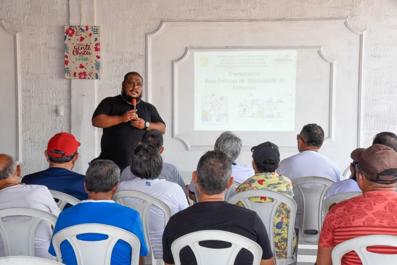 Imagens do curso de manipulação de alimentos no canteiro do PAAR