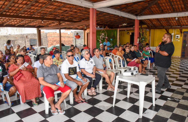 Imagens do curso de manipulação de alimentos no canteiro do PAAR