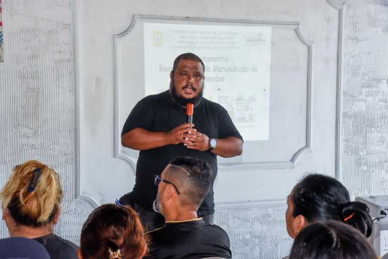 Imagens do curso de manipulação de alimentos no canteiro do PAAR
