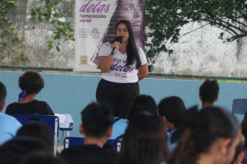 Palestra Maria da Penha Vai á escola Padre Gabriel