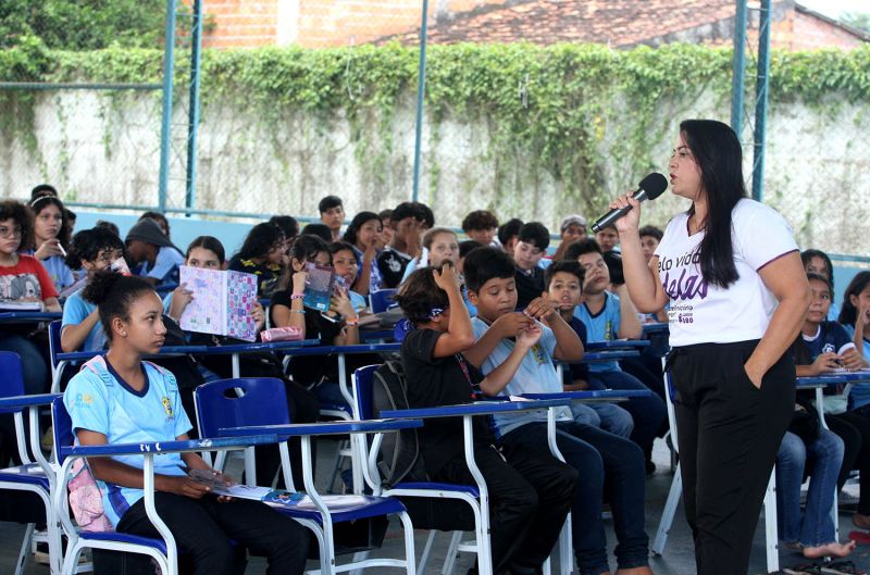 Palestra Maria da Penha Vai á escola Padre Gabriel