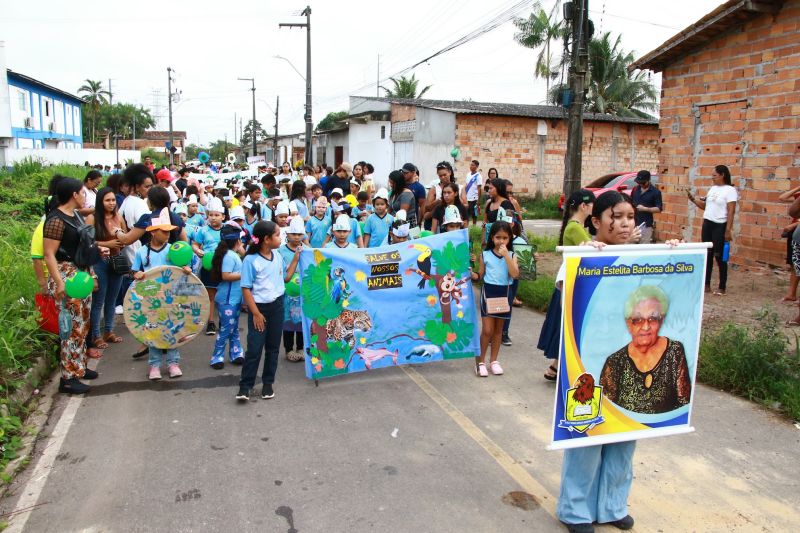 Desfile das escolas alusivo ao dia da Independência na EMEF Maria Estelita