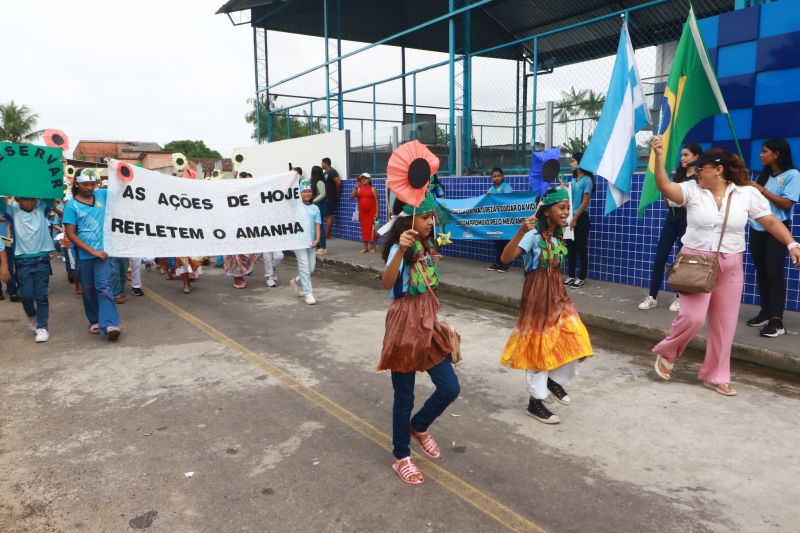 Desfile das escolas alusivo ao dia da Independência na EMEF Maria Estelita
