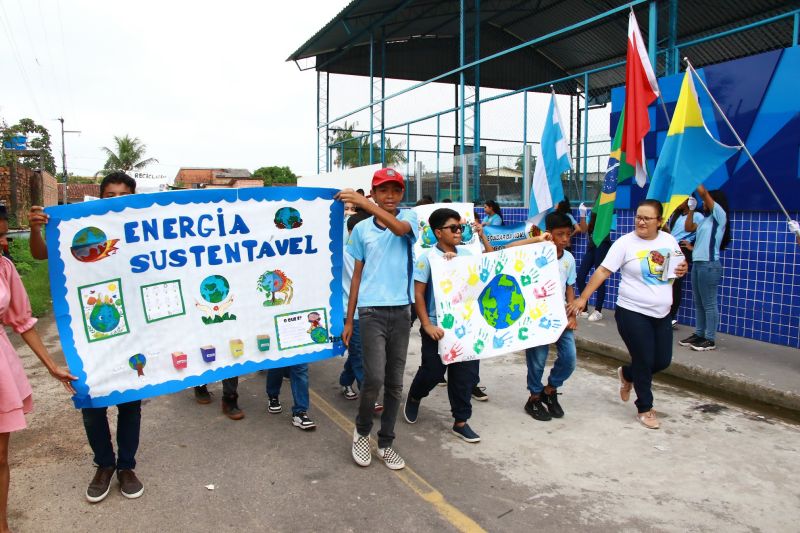 Desfile das escolas alusivo ao dia da Independência na EMEF Maria Estelita