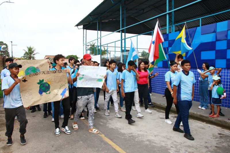 Desfile das escolas alusivo ao dia da Independência na EMEF Maria Estelita