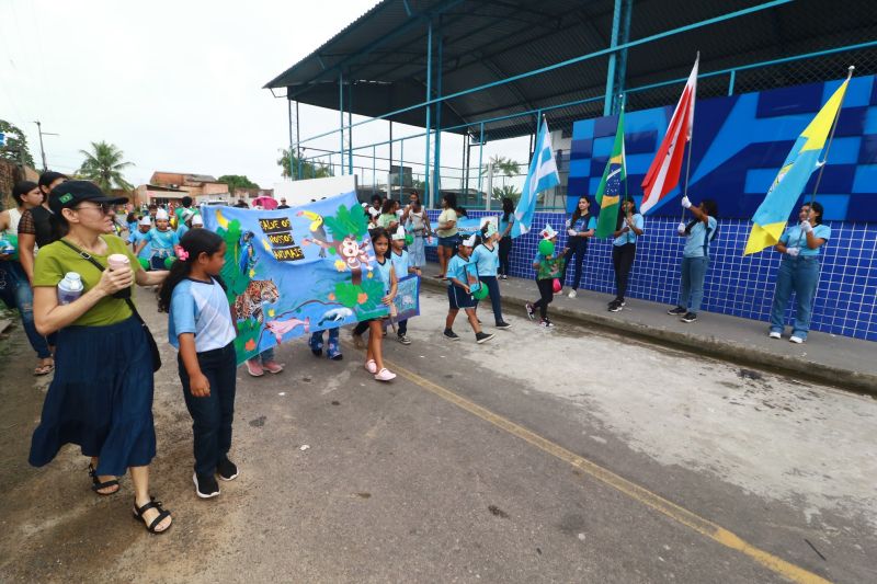 Desfile das escolas alusivo ao dia da Independência na EMEF Maria Estelita