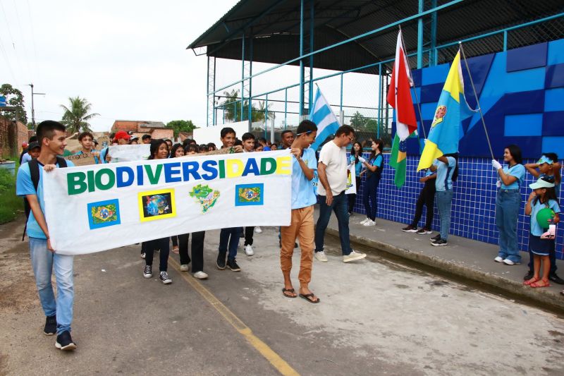 Desfile das escolas alusivo ao dia da Independência na EMEF Maria Estelita