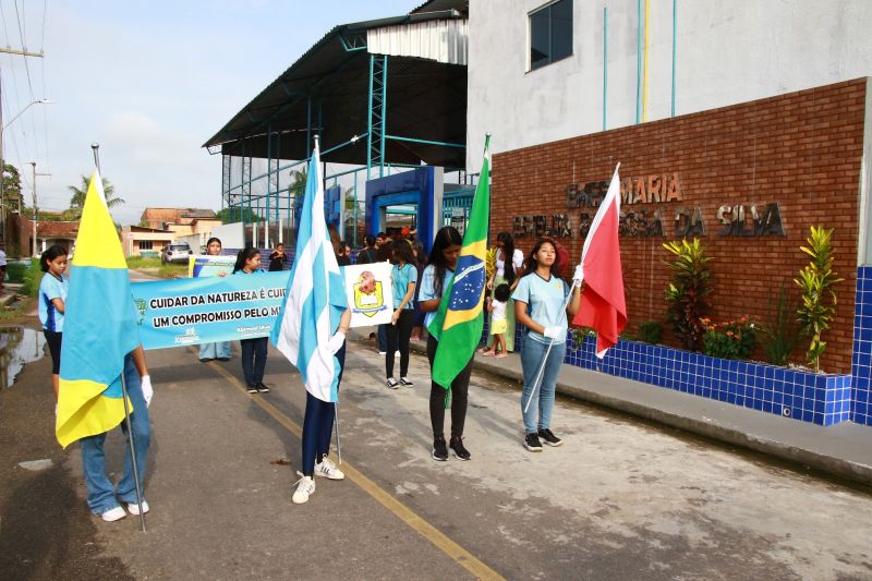 Desfile das escolas alusivo ao dia da Independência na EMEF Maria Estelita