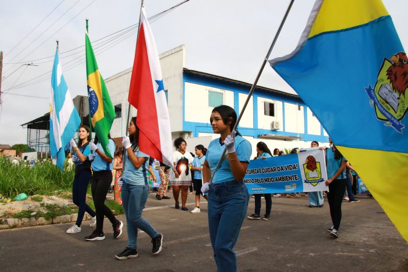 Desfile das escolas alusivo ao dia da Independência na EMEF Maria Estelita