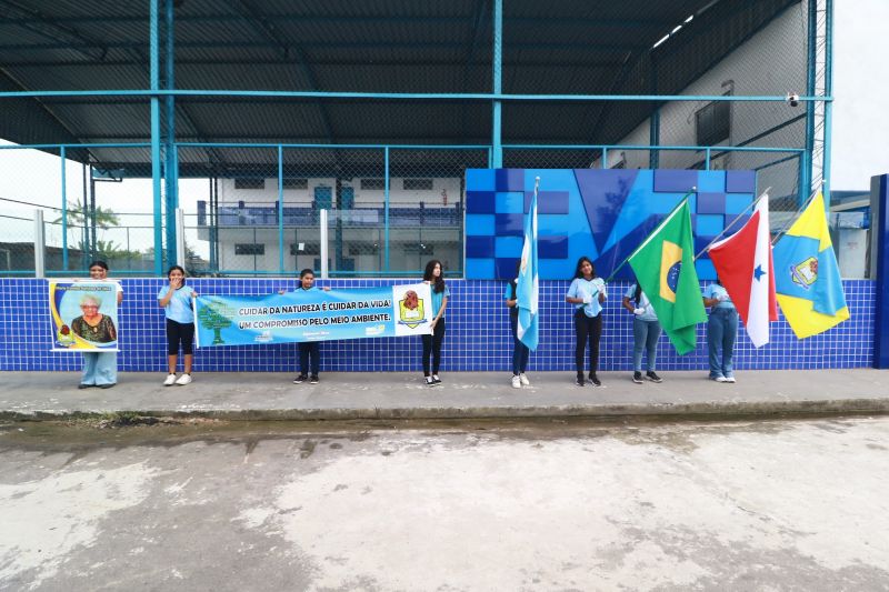 Desfile das escolas alusivo ao dia da Independência na EMEF Maria Estelita