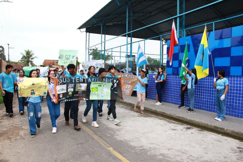 Desfile das escolas alusivo ao dia da Independência na EMEF Maria Estelita