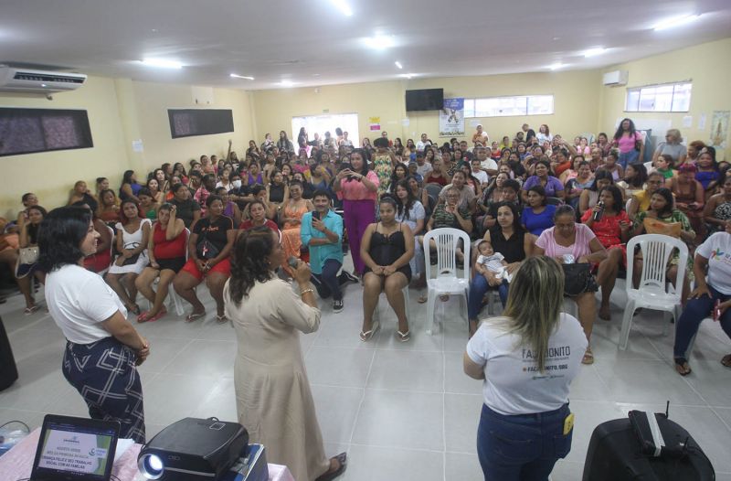 Ação comunitária em alusão Primeira Infância
